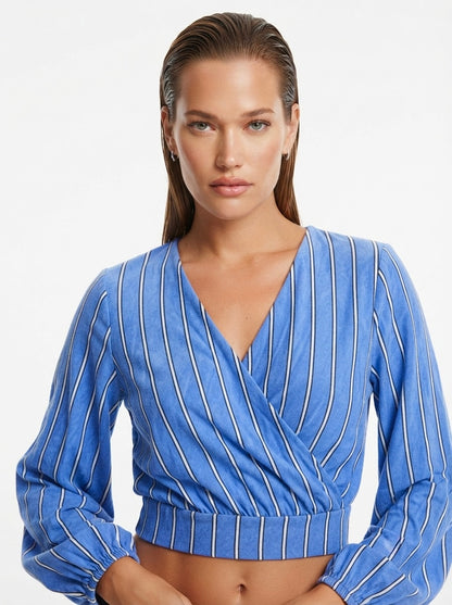Bershka plava bluza na preklop | M