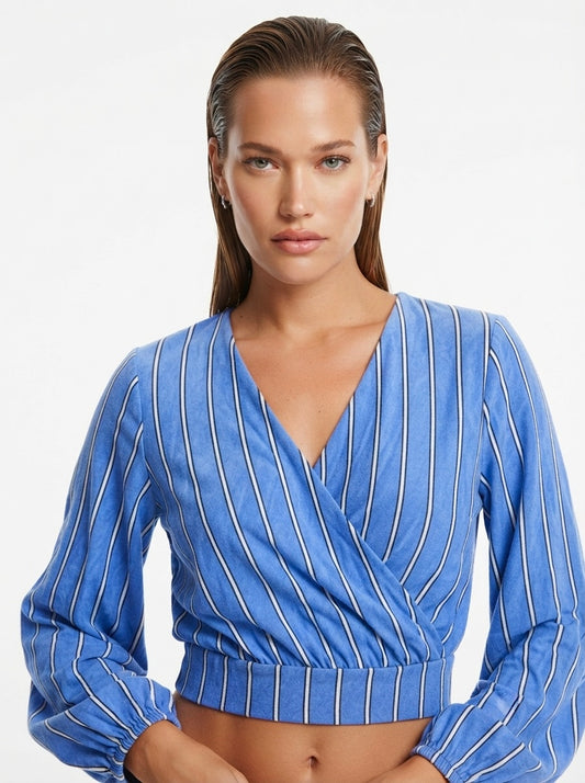 Bershka plava bluza na preklop | M