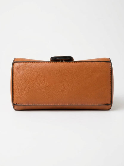 Smeđa crossbody torba s upečatljivom kopčom