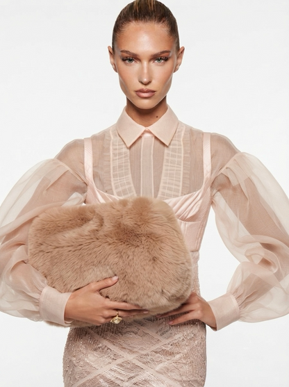 Smeđa clutch krznena torbica